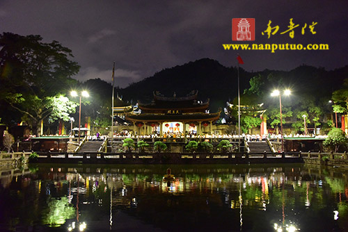 「南普陀寺」“普门示现·不忘初心”南普陀寺第九届义工培训大会圆满举行传灯法会 「南普陀寺」“普门示现·不忘初心”南普陀寺第九届义工培训大会圆满举行传灯法会