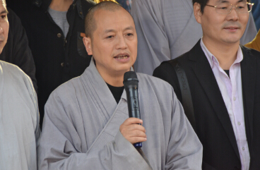 「华岩寺」重庆华岩寺首部公益微电影《老人的背影》开机