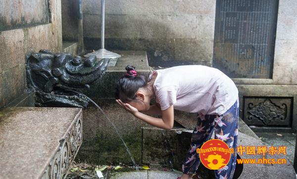 「佛教」曹溪圣地广聚善缘　十方信众虔诚参拜