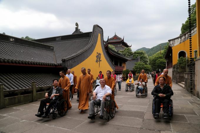 「灵隐寺」浙江杭州灵隐寺无障碍通道启用圆脊髓损伤者祈福梦
