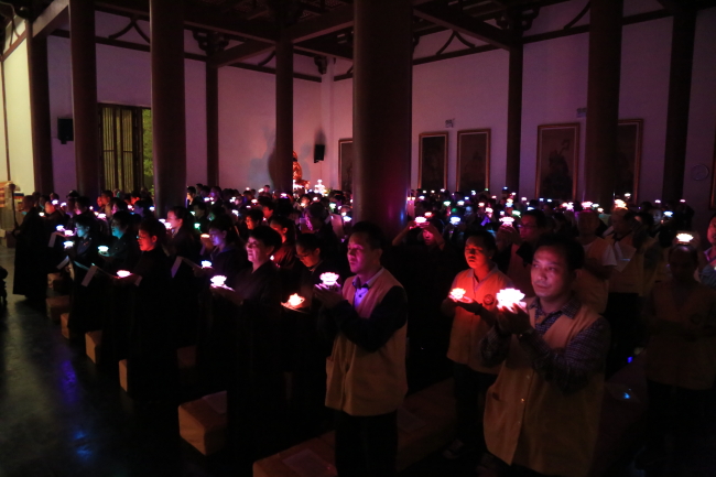「佛教」江西东林寺净土苑举行“十一”佛七供灯祈愿法会 「佛教」江西东林寺净土苑举行“十一”佛七供灯祈愿法会