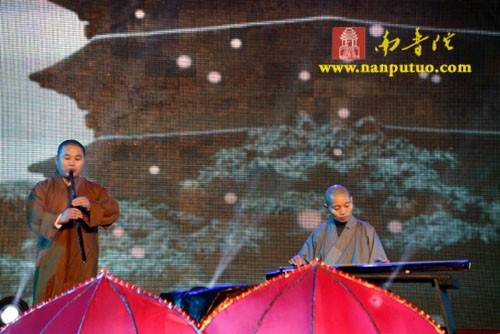 「佛教」“梵韵昭山·佛佑神州”佛乐焰火晚会在湖南湘潭市昭山示范区隆重开幕