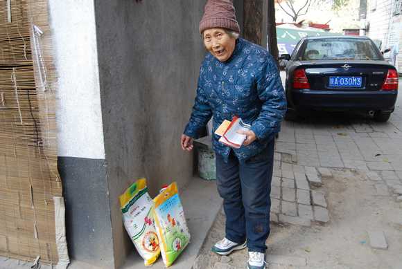 「慈善」用爱心点燃贫困群众生活的希望