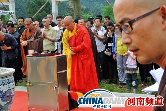 「佛教」河南黄柏山法眼寺晒汉地最大手绘大佛