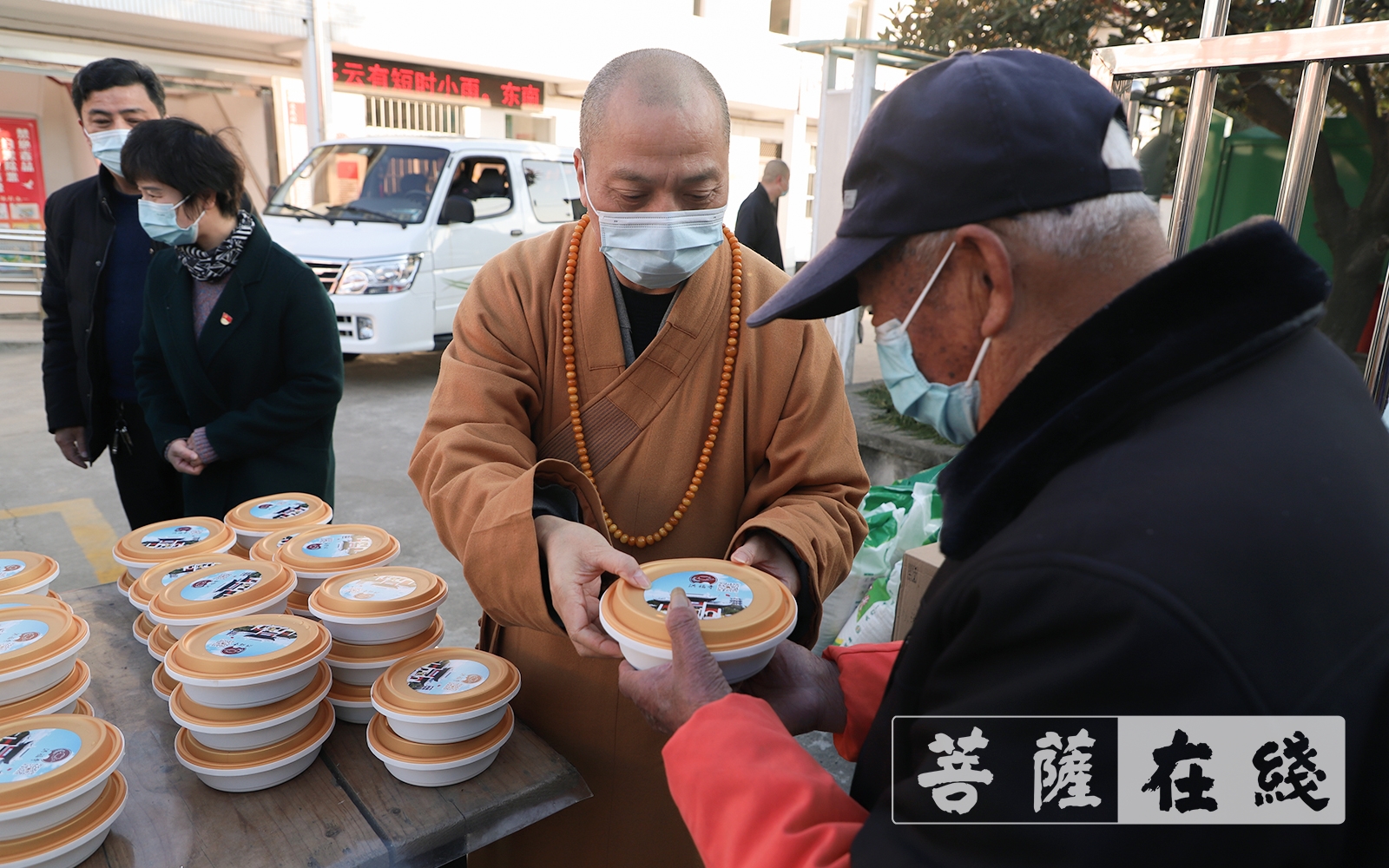 「慈善」力行慈善 上海洪福寺举办腊八施粥慈善感恩活动