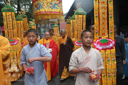 「少林寺」少林寺举行浴佛大法会庆祝佛祖诞辰2555周年