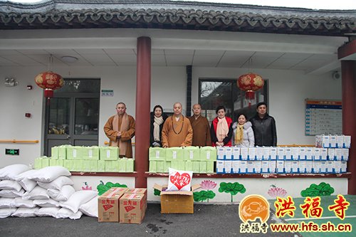 「佛教」全国各地佛寺纷纷举办施腊八粥和法会活动，恭迎佛陀成道日。
