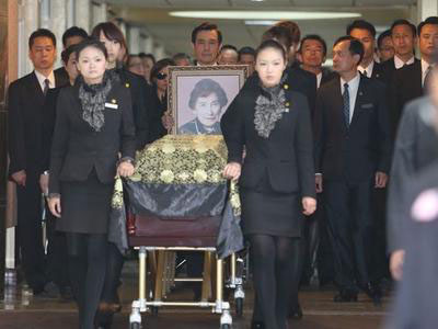 「慈济」马英九谢幕：小马哥8年佛缘路都在这里了