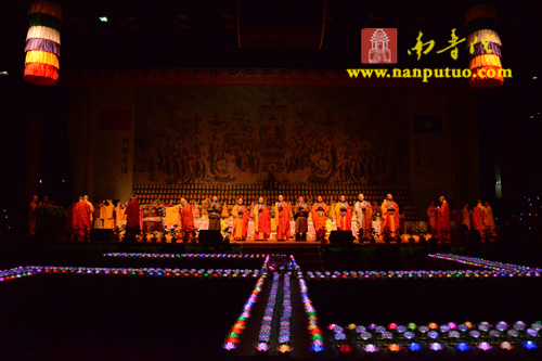 「佛教」庆祝澳门回归十五周年祈福法会圆满闭幕万人传灯祈福 「佛教」庆祝澳门回归十五周年祈福法会圆满闭幕万人传灯祈福