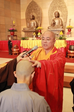 「法鼓山」僧日快乐”台湾法鼓山喜迎2013僧团剃度典礼