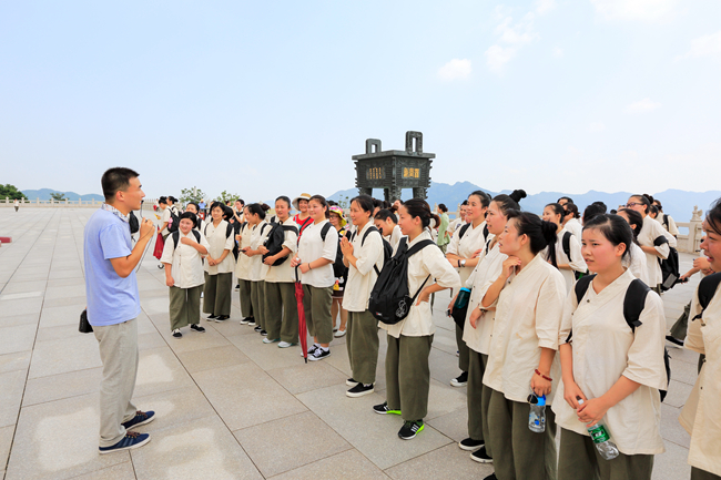 「佛教」江西抚州曹山宝积寺禅修营营员朝礼东林大佛 「佛教」江西抚州曹山宝积寺禅修营营员朝礼东林大佛
