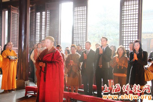 「泰国国王」泰国驻上海大使在龙华古寺为泰国国王祈福
