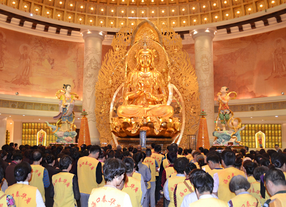 「观音」海南海口泰华庵僧众团虔诚礼拜海上观音 「观音」海南海口泰华庵僧众团虔诚礼拜海上观音