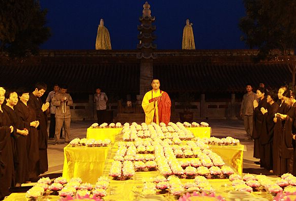 「佛教」河南圆融寺为江苏昆山、云南鲁甸遇难者举行超荐祈福传灯法会