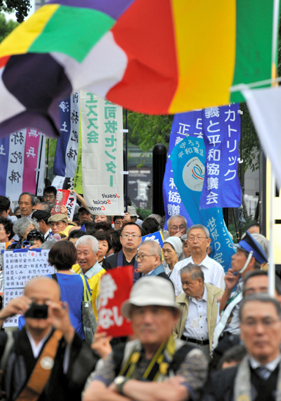「日本国会」日本宗教人士齐聚国会前抗议安保法案