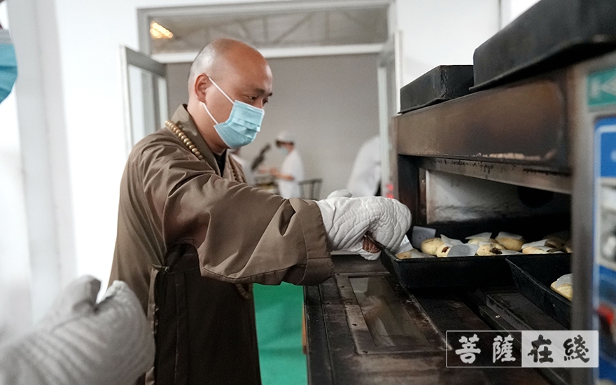 「佛教」绍兴安康寺举行净素月饼开炉洒净仪式 「佛教」绍兴安康寺举行净素月饼开炉洒净仪式