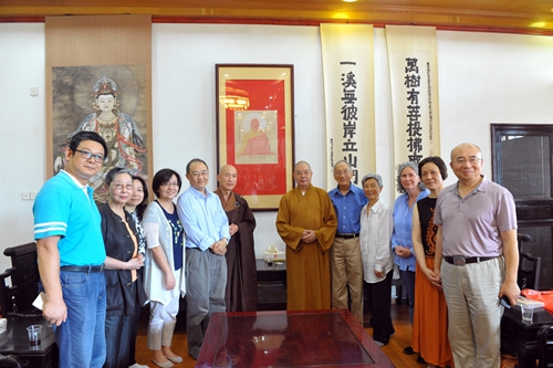 美国万佛圣城恒全法师一行参访广东韶关南华禅寺