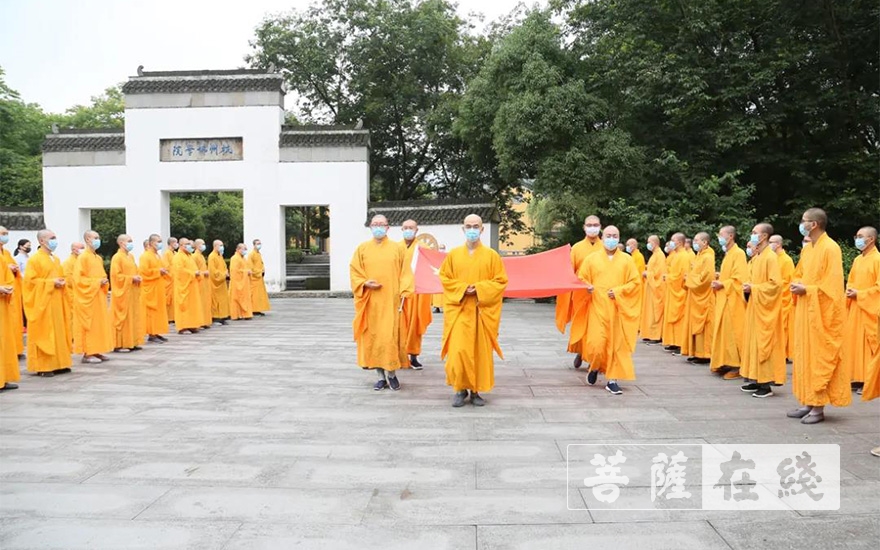 「佛教」杭州佛学院举行返校复课升旗仪式