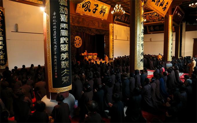 「佛教」浙江省杭州市灵隐寺举行乙未年首次三皈依法会