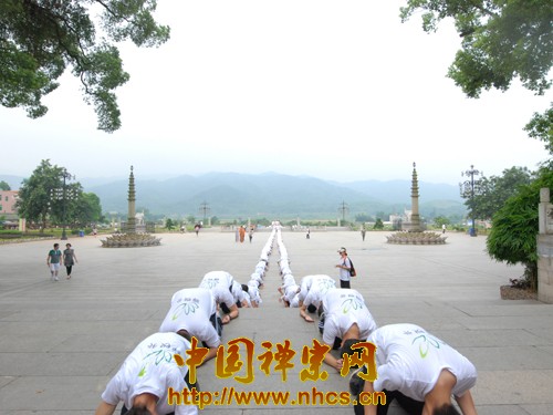 「佛教」广东南华禅寺第六届“禅悦行”夏令营：三步一拜、五体投地礼六祖
