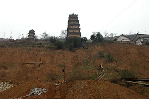 「华严寺」陕西长安华严寺千年古塔面临滑坡威胁