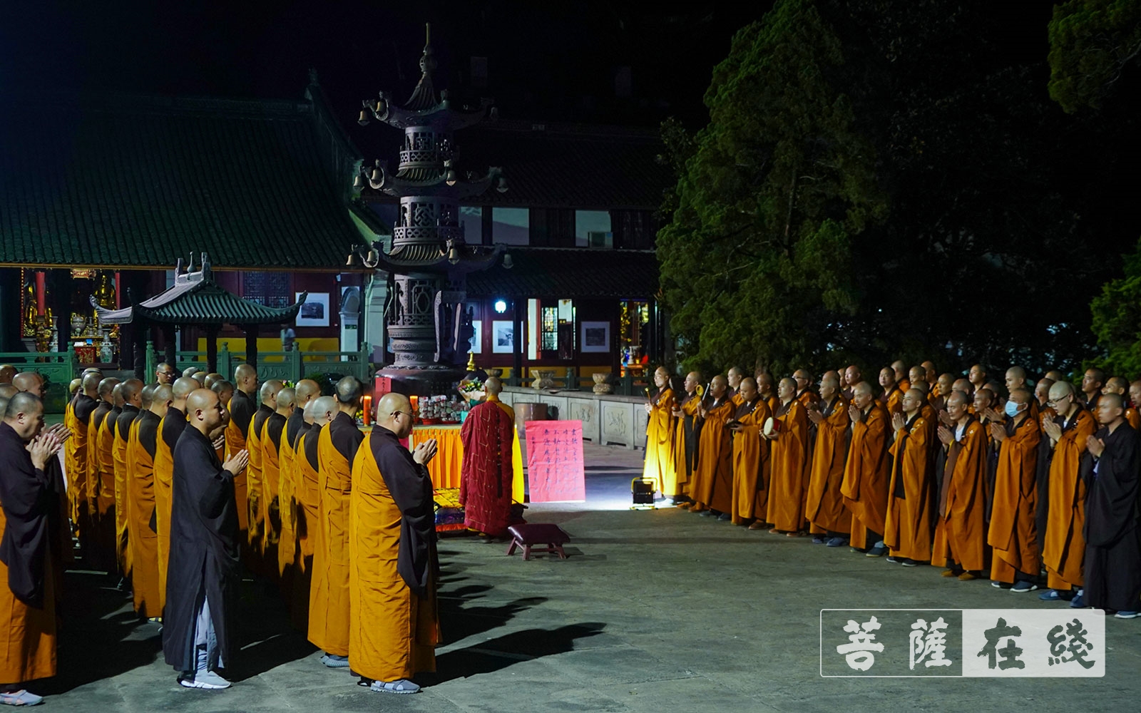 「中秋节」云散秋空 即心见月 —— 宁波天童禅寺常住举行中秋拜月祈福活动 「中秋节」云散秋空 即心见月 —— 宁波天童禅寺常住举行中秋拜月祈福活动