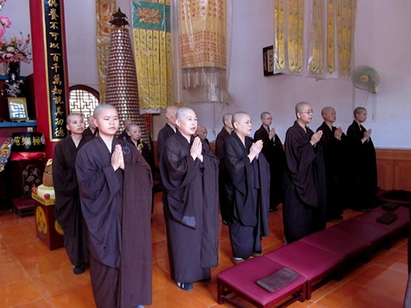 「佛教」安居圆满，极乐苑举行解夏受筹、自恣仪式。