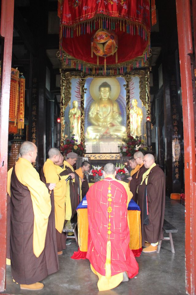 「佛教」2011年1月4日重庆华岩寺举行皈依法会