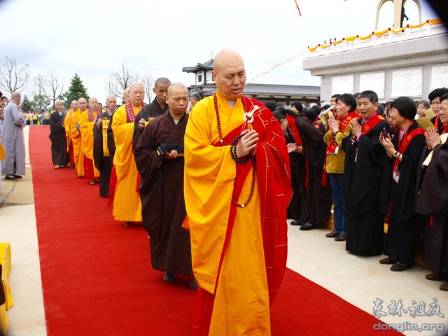 「佛教」佛诞日 庐山东林寺举行东林大佛装藏祝圣法会(组图) 「佛教」佛诞日 庐山东林寺举行东林大佛装藏祝圣法会(组图)
