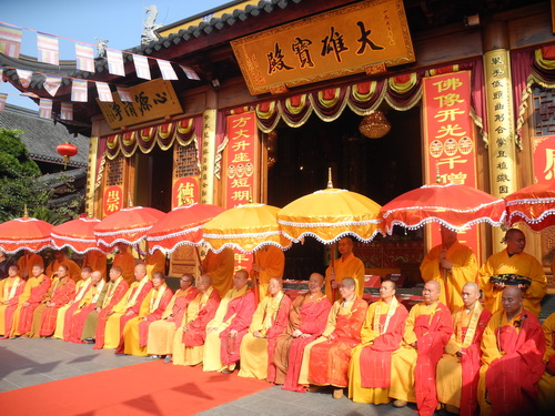 「佛教」上海西林禅寺隆重举行“五方五佛、五百罗汉开光、方丈升座、短期出家十周年庆典暨千僧斋”法会
