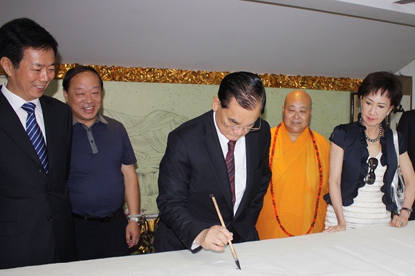 「连战」台湾国民党荣誉主席连战偕夫人方瑀参访南京古鸡鸣寺