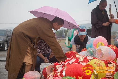 「观音」广东南华禅寺观音圣诞举行点燃六祖诞祈福灯法会