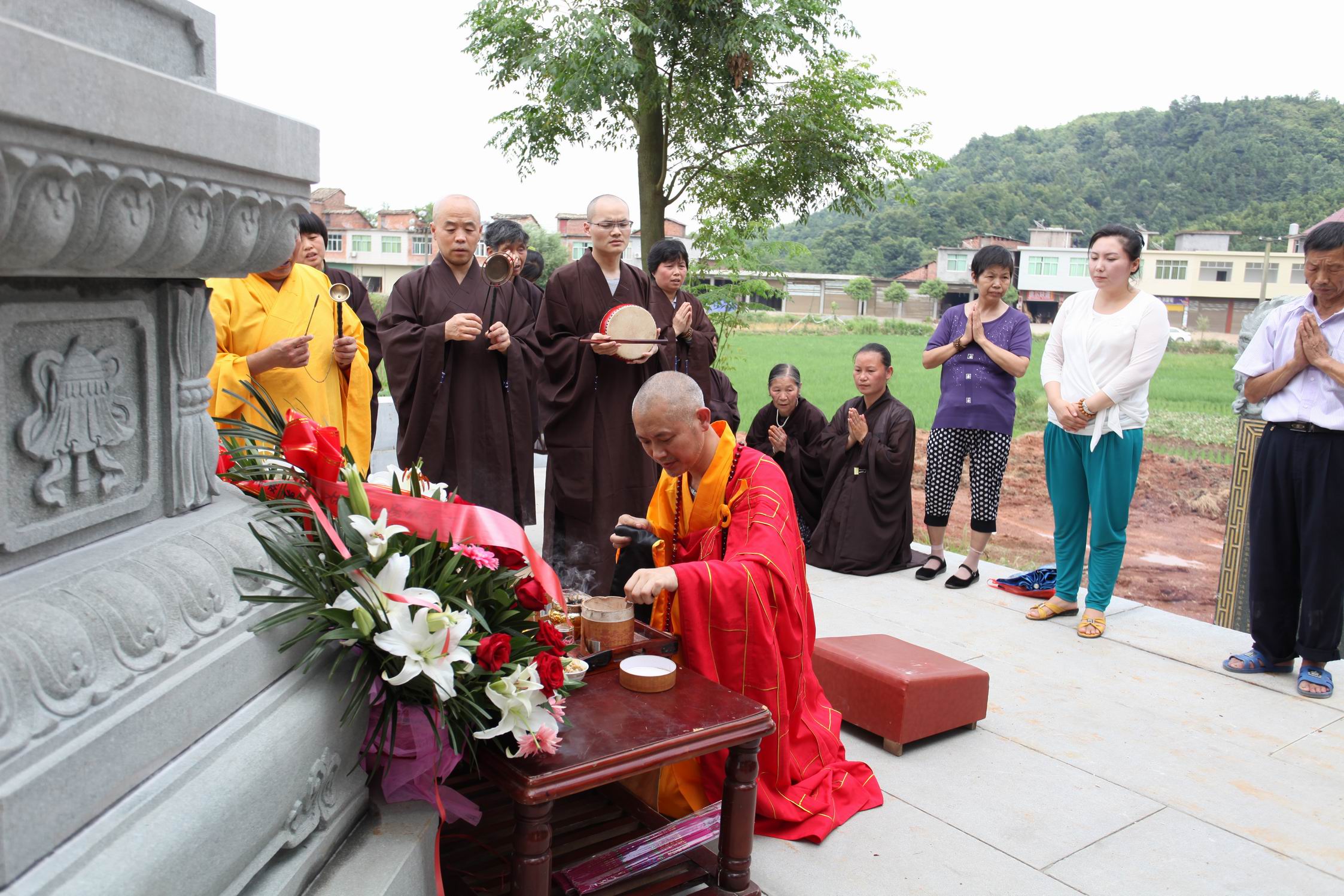 江西宜春慈化禅寺隆重举行历代祖师塔落成仪式 江西宜春慈化禅寺隆重举行历代祖师塔落成仪式