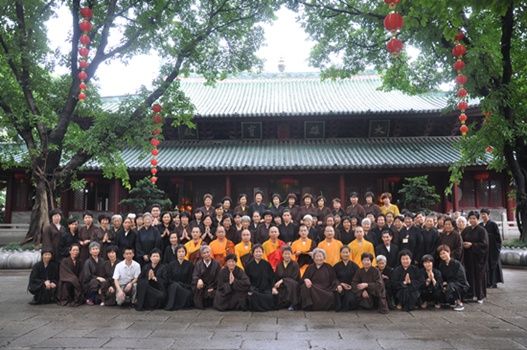 「八关斋戒」广东广州海幢寺举行八关斋戒活动
