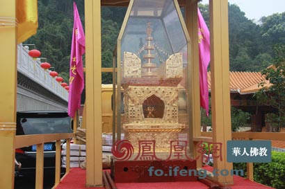 「佛教」印顺法师率团恭送本焕长老舍利赴泰国永久安奉