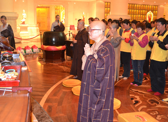 「观音」海南海口泰华庵僧众团虔诚礼拜海上观音 「观音」海南海口泰华庵僧众团虔诚礼拜海上观音