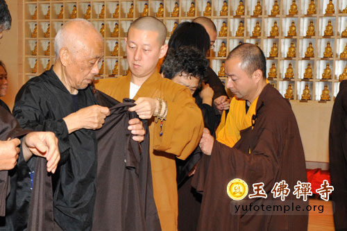 「佛教」上海玉佛禅寺举行第二十二届传授三皈五戒法会