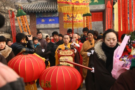 「佛教」保定各寺院迎请佛祖真身舍利巡回供奉至满城华严寺