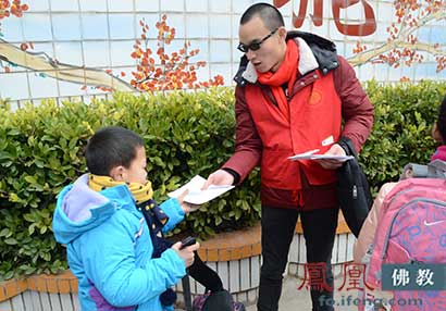 「华岩」华岩义工驱车5小时 为15位贫困生送棉衣