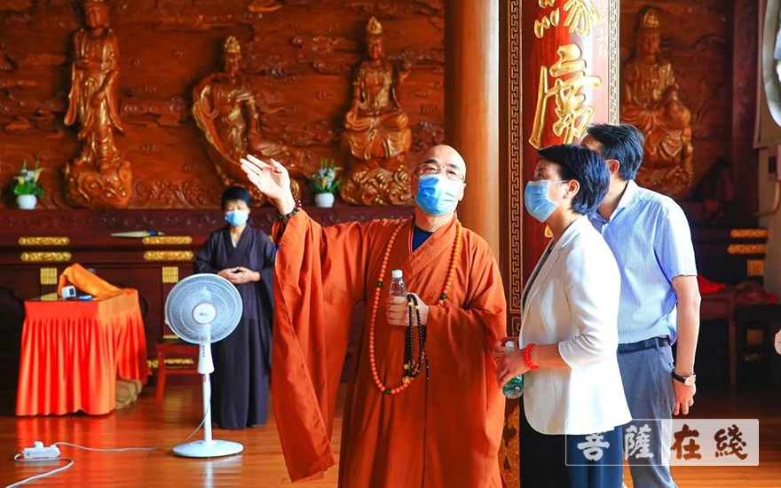 「鲍秀英」浙江省委统战部副部长鲍秀英督查舟山佛教活动场所防疫工作