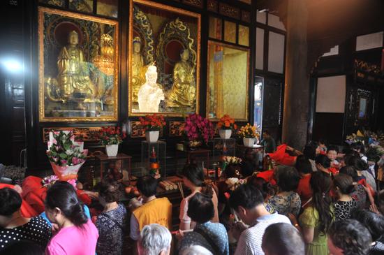 「灵光寺」北京灵光寺观音消灾祈福法会虔诵妙法莲华经 「灵光寺」北京灵光寺观音消灾祈福法会虔诵妙法莲华经
