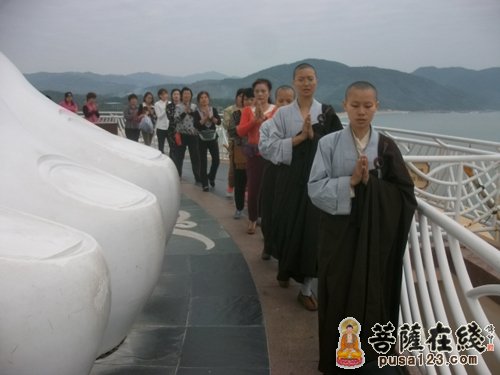 海南海口泰华庵隆重举行南海观音顶礼佛足祈福法会