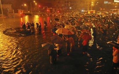 「佛教」北京暴雨致37人死亡 佛教界自发为罹难者祈福