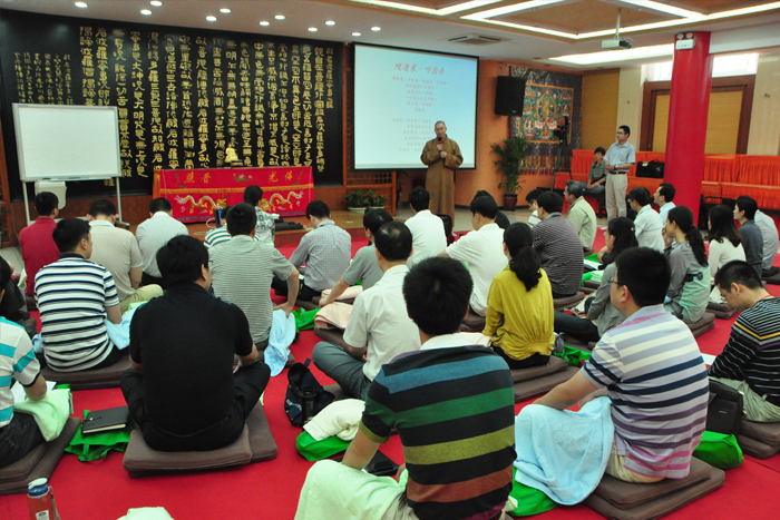 「佛教」江苏扬州文峰寺与南京大学合办“生命即当下”正念禅修营活动