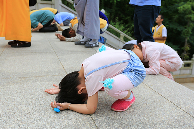 「东林大佛」闽南佛学院学僧朝礼江西东林大佛