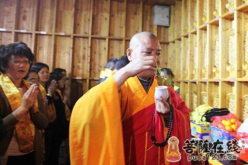 「观音」江苏张家港香山寺隆重举行水晶观音开光法会