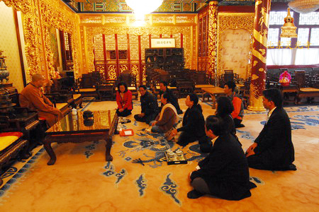 「佛教」缅甸国家和平与发展委员会秘书长夫人参拜灵光寺佛牙舍利