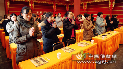 「佛教」河北唐山龙泉寺信众沐手抄经 感受都市喧嚣中的“宁静” 「佛教」河北唐山龙泉寺信众沐手抄经 感受都市喧嚣中的“宁静”