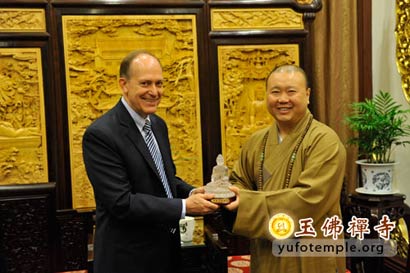 「玉佛寺」美国驻沪总领事葛瑞风先生率众首次参访上海玉佛寺
