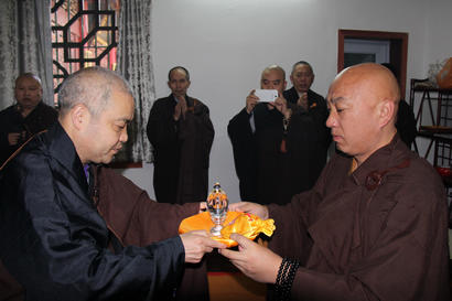 「佛教」黑龙江海林报恩寺举行惟贤长老舍利入寺安奉仪式